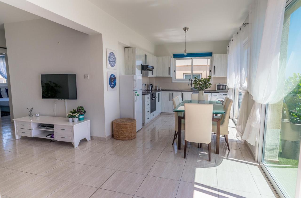 라르나카 Makenzy Seaview Penthouse 아파트 외부 사진