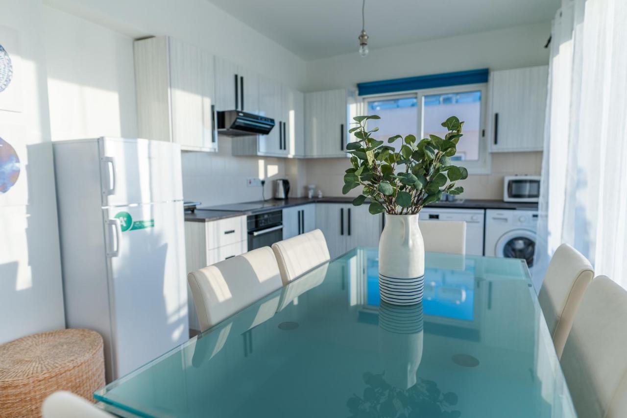 라르나카 Makenzy Seaview Penthouse 아파트 외부 사진